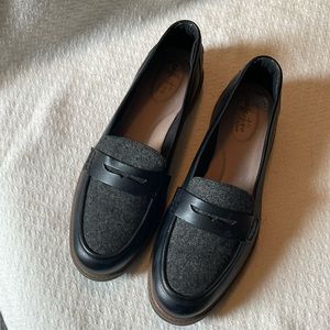 COPY - Clarks black/fabric loafers. Women’s size 10